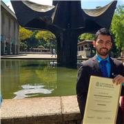 COO de ONG en constante interacción con extranjeros ofrece clases de español y oportunidades de voluntariado